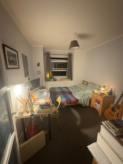 Room close to station and town Main Photo