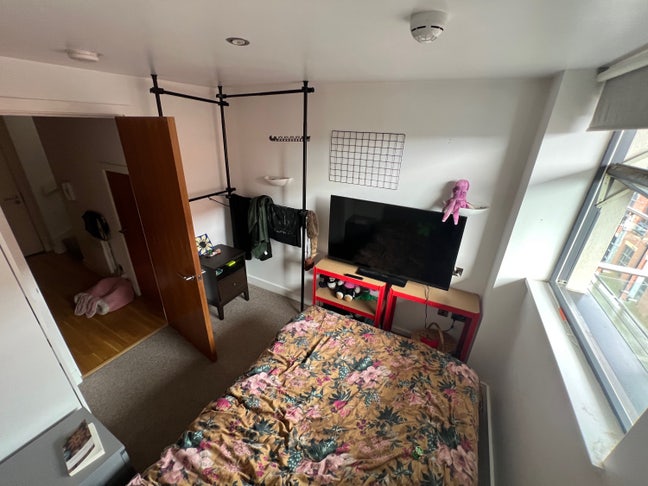 Writer Looking for Flatmate Main Photo