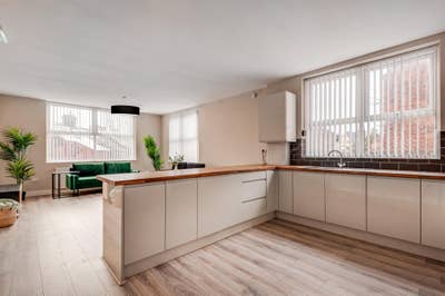 Spacious Room in Smithdown!  Main Photo