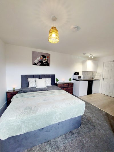 Spacious En-Suite Studio in Norburn Main Photo
