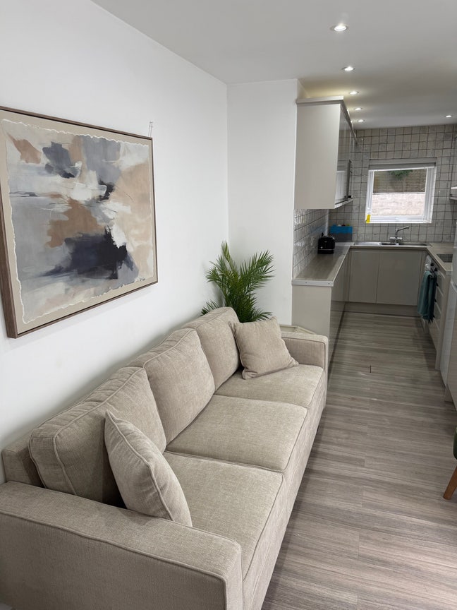 All bills included | 4 bedrooms | professionals  Main Photo