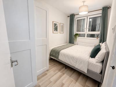 Double in E1- Aldgate East/Liverpool St Main Photo