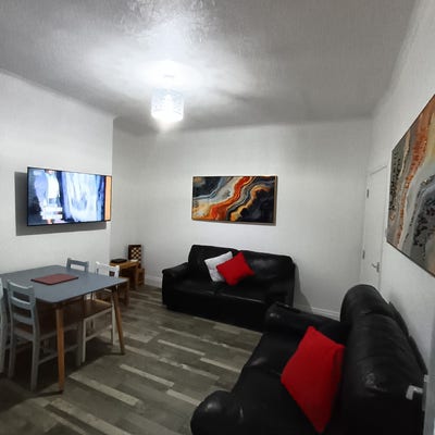 Stylish Double Room | Own Fridge | TV | Workspace Main Photo