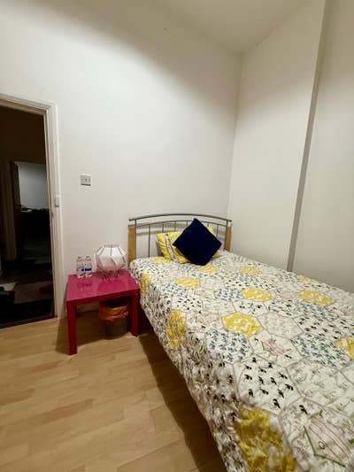 Large Double Room to Rent in E14 Main Photo