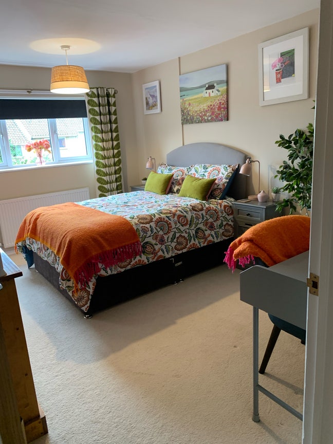 Large double bedded room for single occupancy  Main Photo