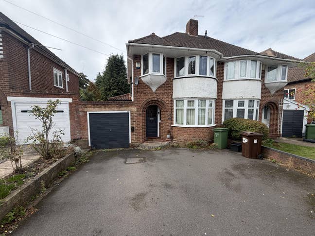 Looking for lgbt housemate  Main Photo