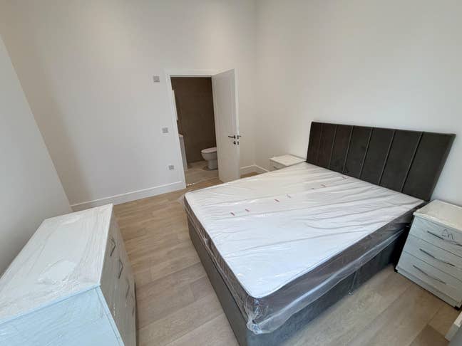 Brand new flat - Ensuite and double available Main Photo