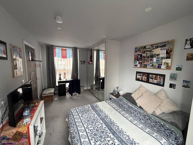 Spacious double room Forest Gate Main Photo