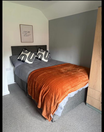 🏠 Single Occupancy off Suite Room 🏡  Main Photo