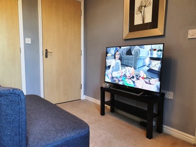 Master Double EnSuite Private Balcony TV & Parking Main Photo