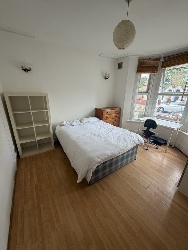 *4 Mins Walk to Tube, Asda & Shops. Bills inc* Main Photo