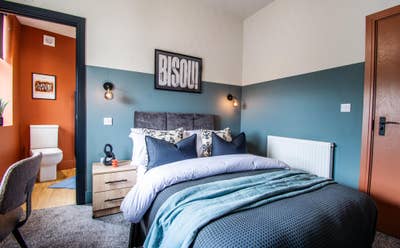 Beautiful Double En-suite Room - LS20 Main Photo