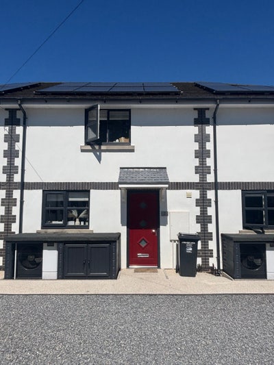 Beautiful 2 bed house  Main Photo