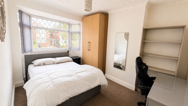 Double room available - furnished, bills included  Main Photo