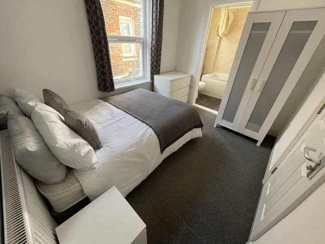 3️⃣ Ensuite Rooms Available (35Dr)  Main Photo