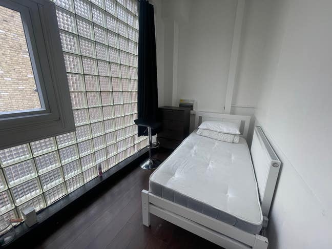 Single w/ Lounge in Old Street -&pound;231pw Main Photo