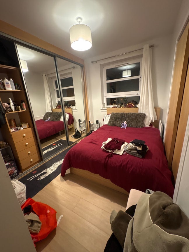 Room for rent in a 2 bedroom flat Main Photo