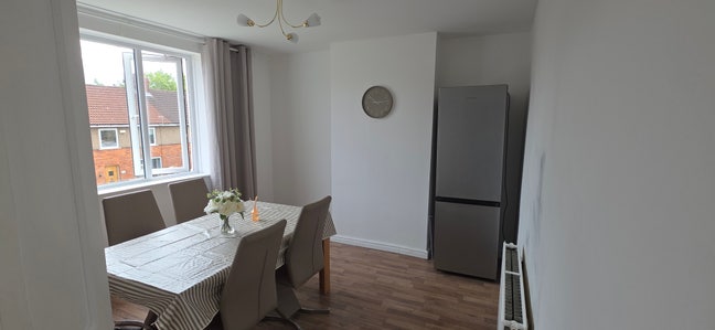 Single room for female rofessionals avaliable ASAP Main Photo