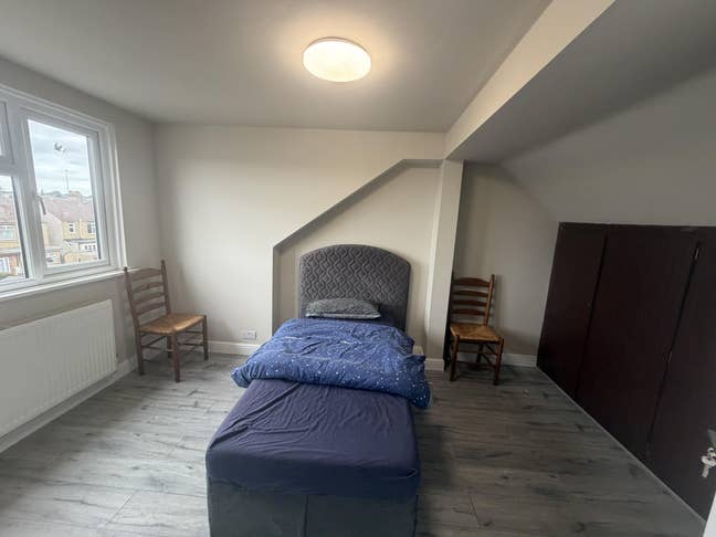 Dbl Room With En-Suite, 9 min walk station- Female Main Photo