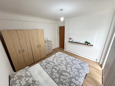 Double Room Available Main Photo