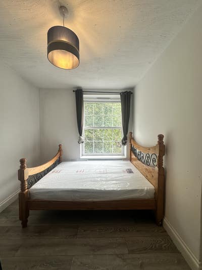 Double room At Bow Road Moving ASAP Main Photo
