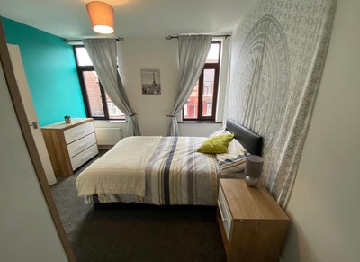 Upstairs Double Ensuite Room Main Photo