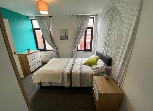Upstairs Double Ensuite Room Main Photo