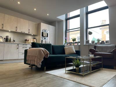 Beautiful double in spacious apartment nr Harbour! Main Photo
