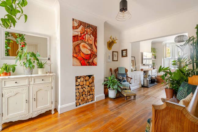 Master and Small double in Stylish 3-bedroom house Main Photo