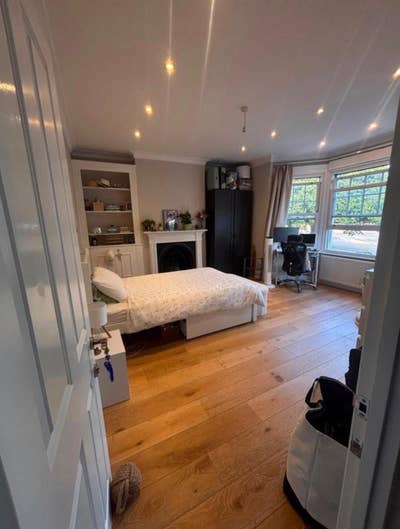 Bright spacious double room in social house Main Photo