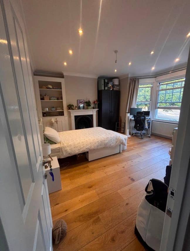 Bright spacious double room in social house Main Photo