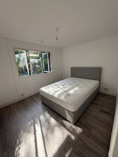 Furnished room in Finchley (N3) Main Photo