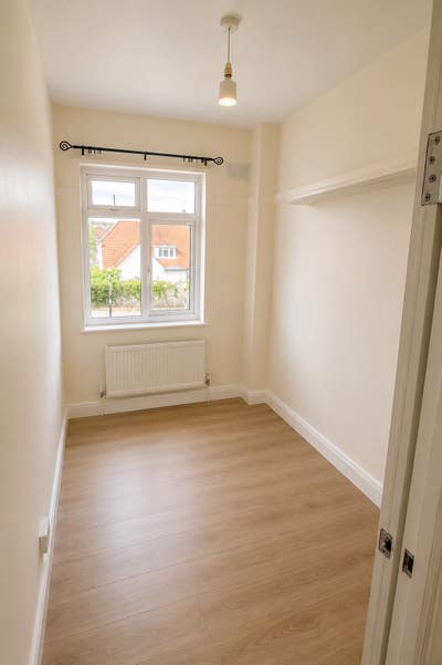 Freshly Refurbished 2-Bedroom Flat – High Barnet Main Photo