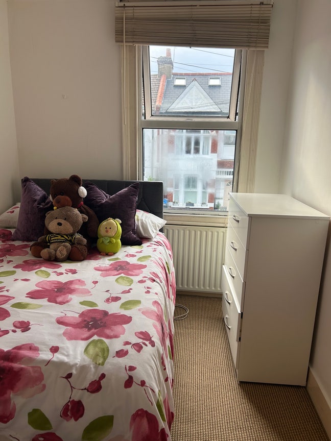1 Room in Family House Main Photo