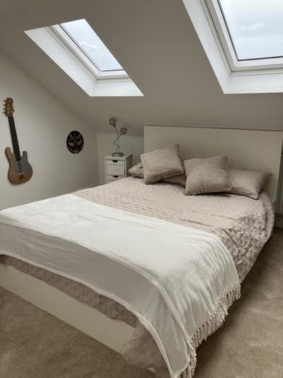 Spacious loft room &pound;800 pcm (owner has 2 dogs) Main Photo
