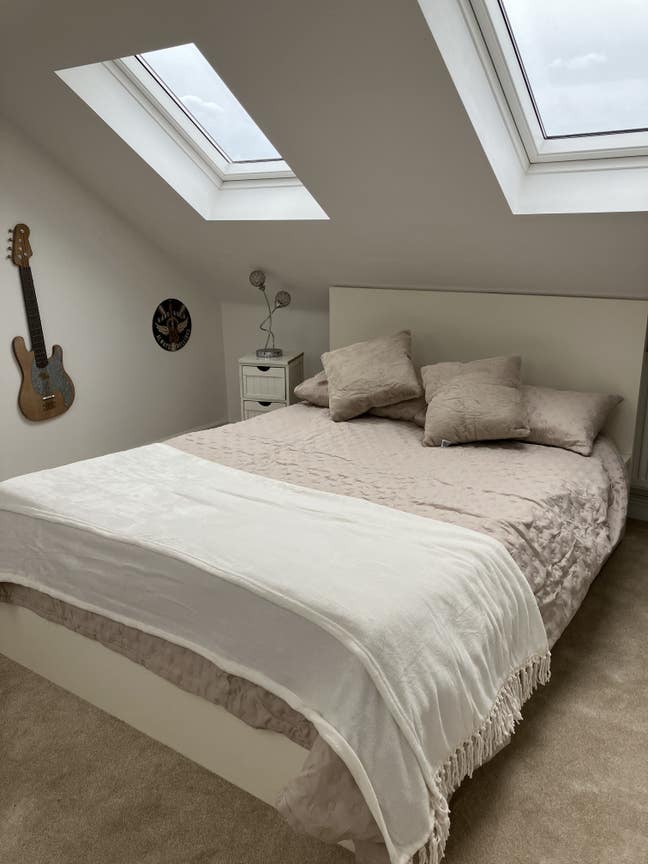 Spacious loft room &pound;800 pcm (owner has 2 dogs) Main Photo