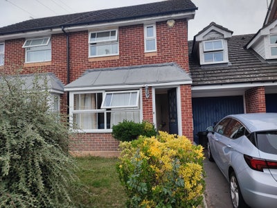 Maidenbower Crawley Double Room in 3 Bedroom House Main Photo