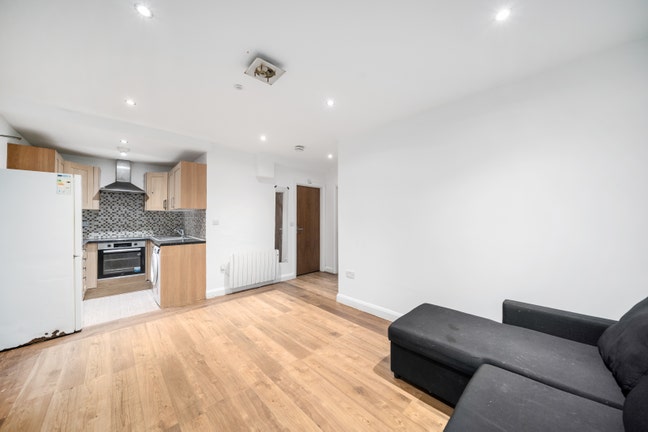 Modern 2 double bedrooms apartment  Main Photo