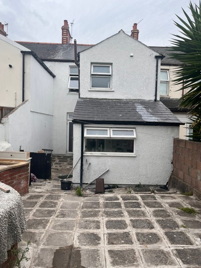 Affordable and close to amenities and Cardiff cen Main Photo