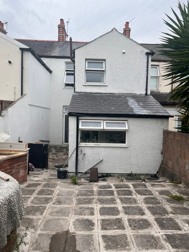 Affordable and close to amenities and Cardiff cen Main Photo