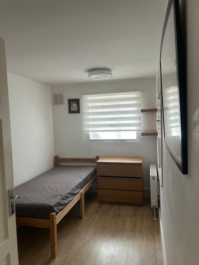  Single Room to Let – SE18 5PZ Main Photo