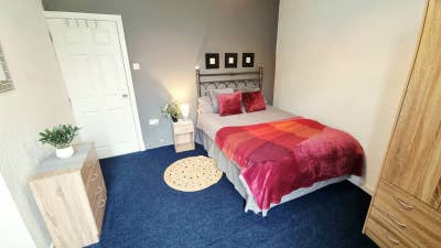 Superb 4 bedroom student house near Bolton Uni Main Photo