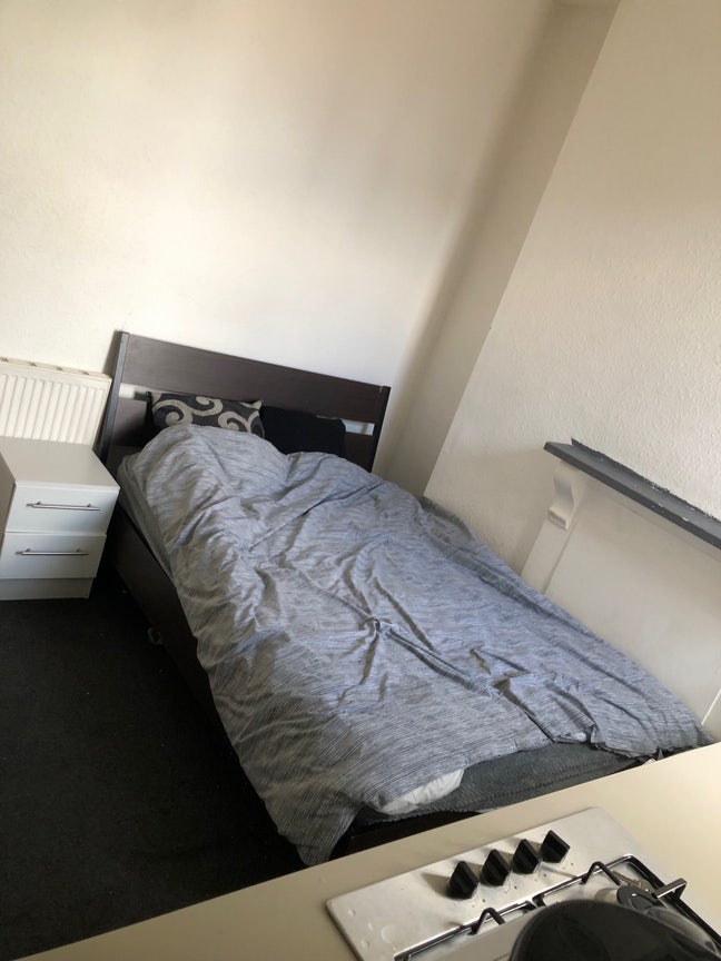 En-suite bedroom  Main Photo