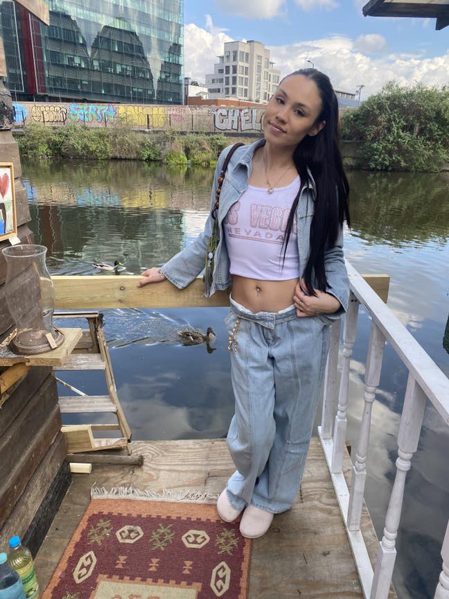 Professional Female seeks a double room Main Photo
