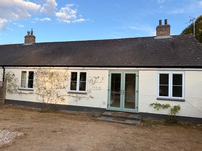 Room available in Bungalow Main Photo