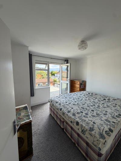3x bedroom Avaliable - 5 mins from Station  Main Photo