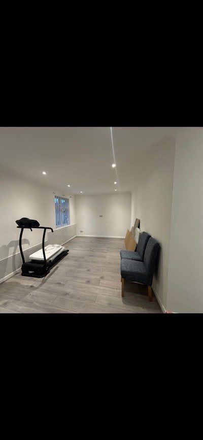  Newly Renovated one Bedroom apartment  Main Photo
