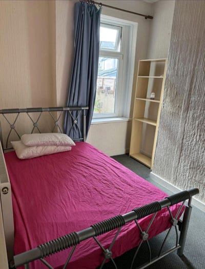 2 rooms available at blackweir terrace Main Photo