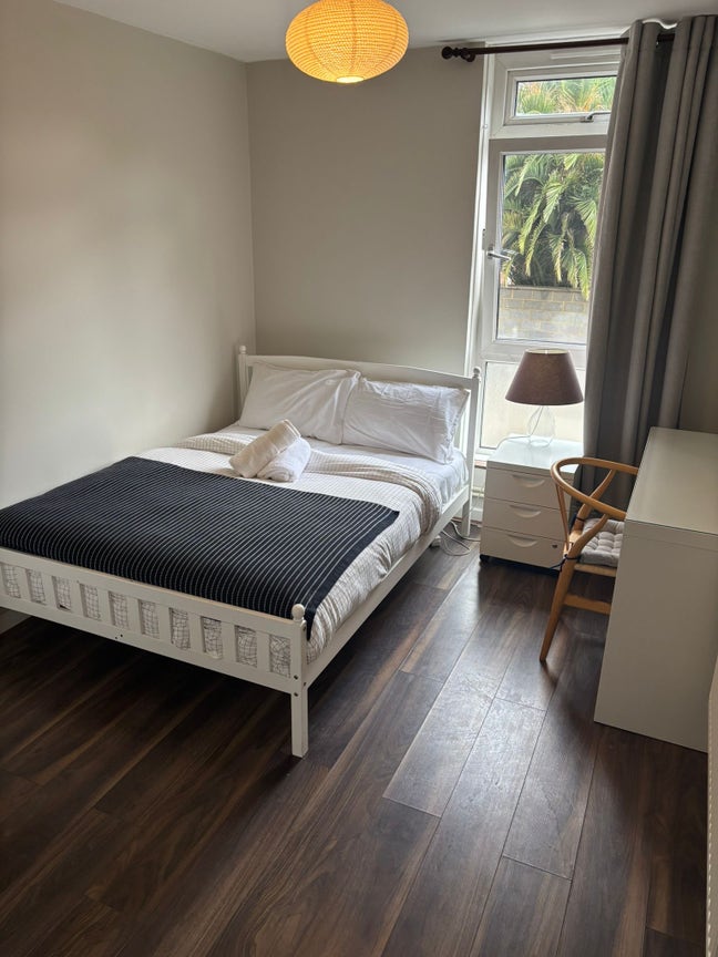 Lovely double room by abbey road Main Photo