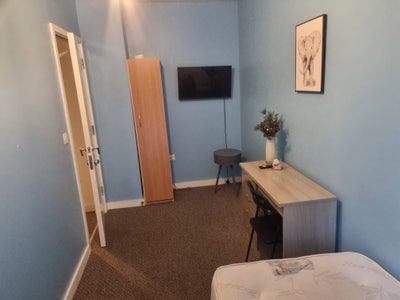 Spacious Double Room (Close to Station) Main Photo